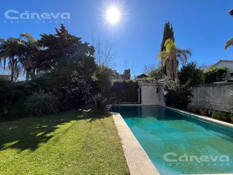 Espectacular casa con jardin y pileta