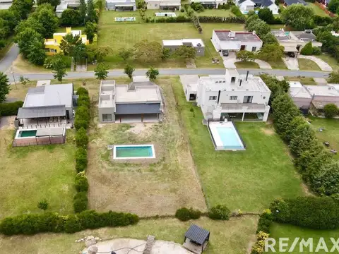 Casa en Venta con 3 cocheras