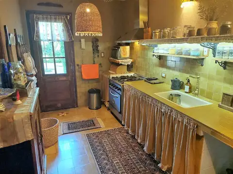 Casa 4 ambientes con 1 baño