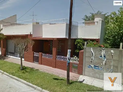 Casa en venta - 4 Dormitorios 2 Baños - Cochera - 207Mts2 - Quilmes