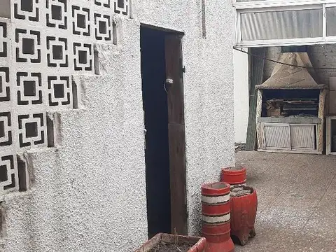 Casa 5 ambientes con 1 baño