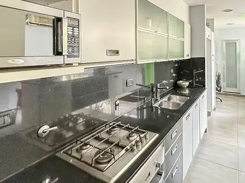 Casa 5 ambientes con 2 baños
