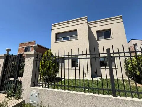 VENTA: casa de cuatro dormitorios con galería y cochera. Tierra de Sueños 3, Roldán