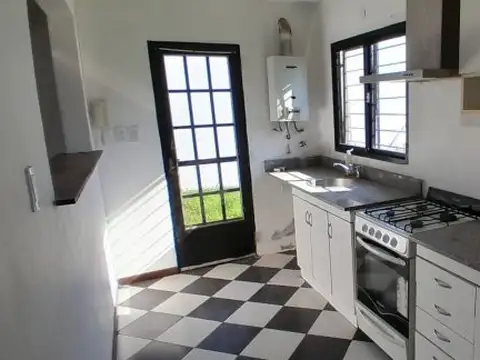 Casa 4 ambientes con 1 baño