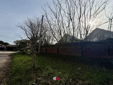 Lote a la venta en Unamuno y Cataluña