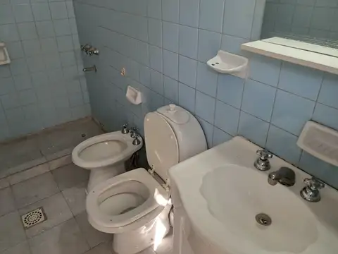 VENTA CASA + 2 DEPTOS CALLE RIVADAVIA LUJAN