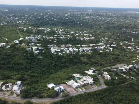 Casa 8 ambientes con 4 baños