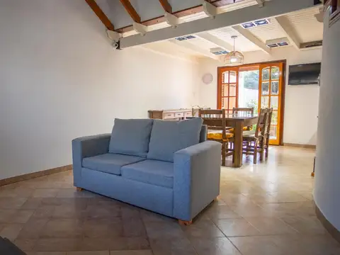 Casa en Venta con 4 cocheras