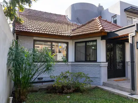 Venta de Casa 4 ambientes con parque y pileta en Moreno