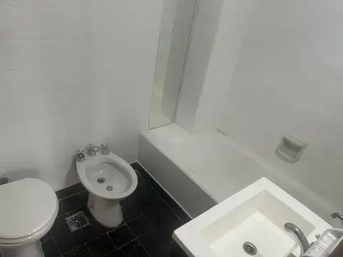 ALQUILER MONOAMBIENTE DIVISIBLE BALCON FRENTE