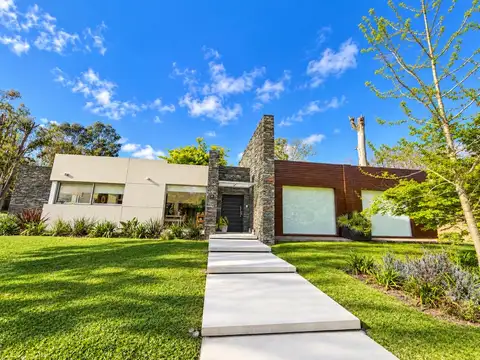 EN VENTA ABRIL CLUB DE CAMPO, IMPECABLE CASA MODERNA EN UNA PLANTA