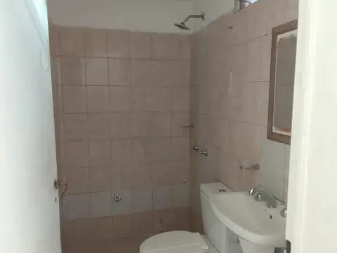 Casa 2 ambientes con 1 baño