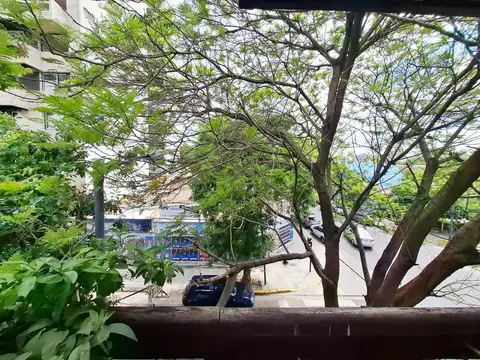 Casa 6 ambientes con 2 baños