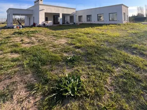 EXCELENTE CASA 4 AMBIENTES EN COMARCAS DE LUJÁN