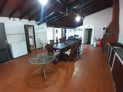 Casa en Venta con 5 cocheras