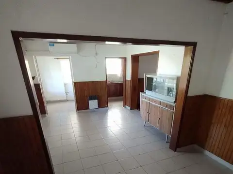 Casa 5 ambientes con 2 baños