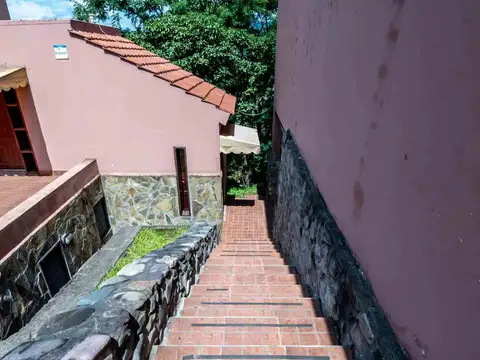 Casa 6 ambientes con 4 baños