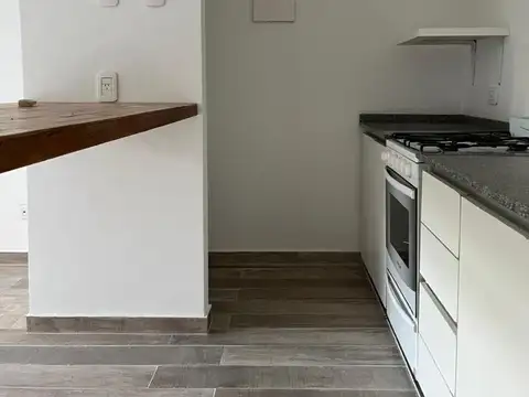 Departamento en Alquiler en Aparts del Pinazo, $ 600.000