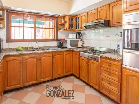 Casa 4 ambientes con 3 baños