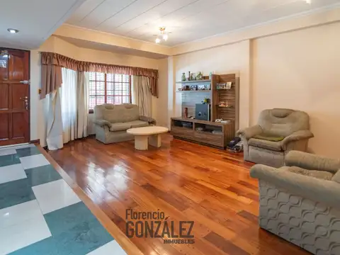 VENTA CASA 4 AMB CON 2 COCHERAS