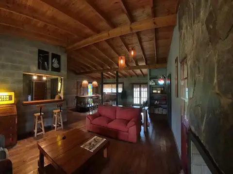 Casa 4 ambientes con 2 baños