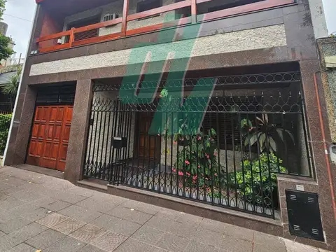 Casa lote propio 4 amb con garage, patio, quincho, terraza, 3 baños y altillo.