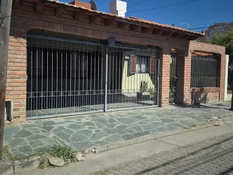 VENTA! Casa en Barrio San Carlos – Zona Sur