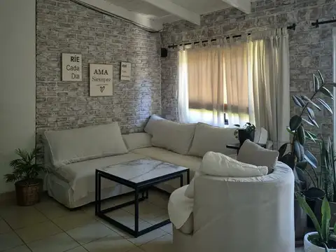 Casa 5 ambientes con 2 baños