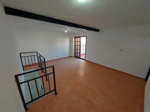 Depto Tipo Casa en Venta en Villa del Parque, USD 130.000