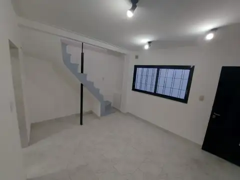 Depto Tipo Casa 3 ambientes con 1 baño