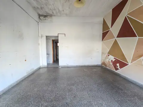 Local de 20m2 - Ayolas y Av. Polonia