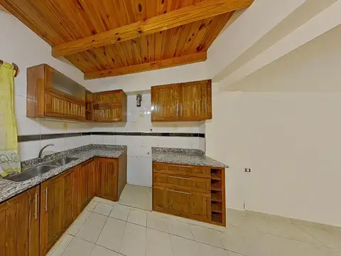 Casa 4 ambientes con 2 baños