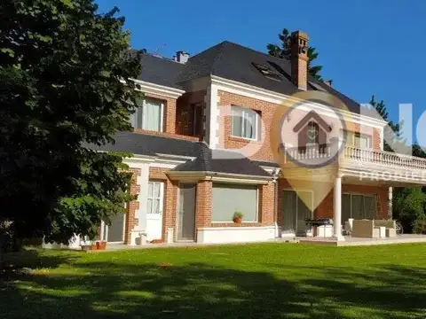 casa 5 dormitorios sobre 2 lotes al golf