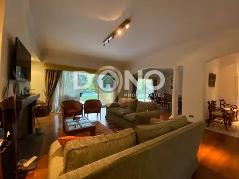 Casa 6 ambientes con 5 baños