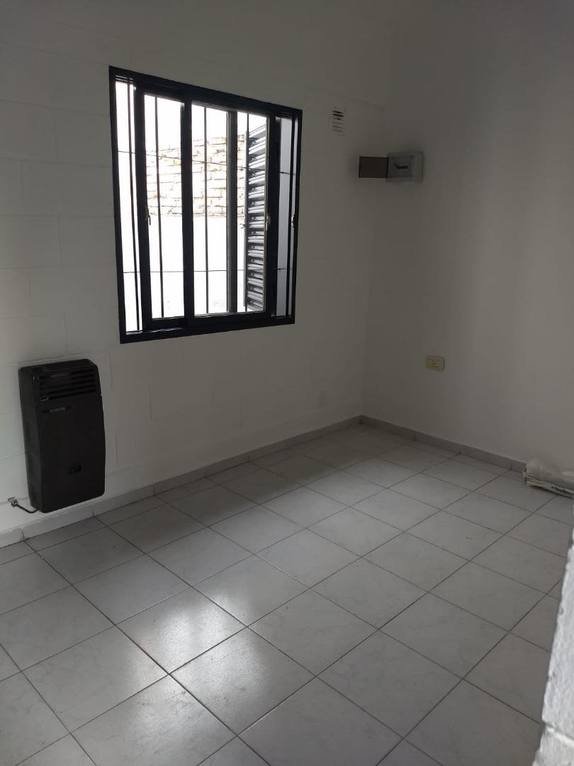 DPTO AMPLIO C/1 DORMITORIO , PATIO Y ASADOR