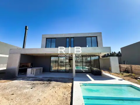 Excelente Propiedad Moderna en Construcción Avanzada Barrio La Calesa