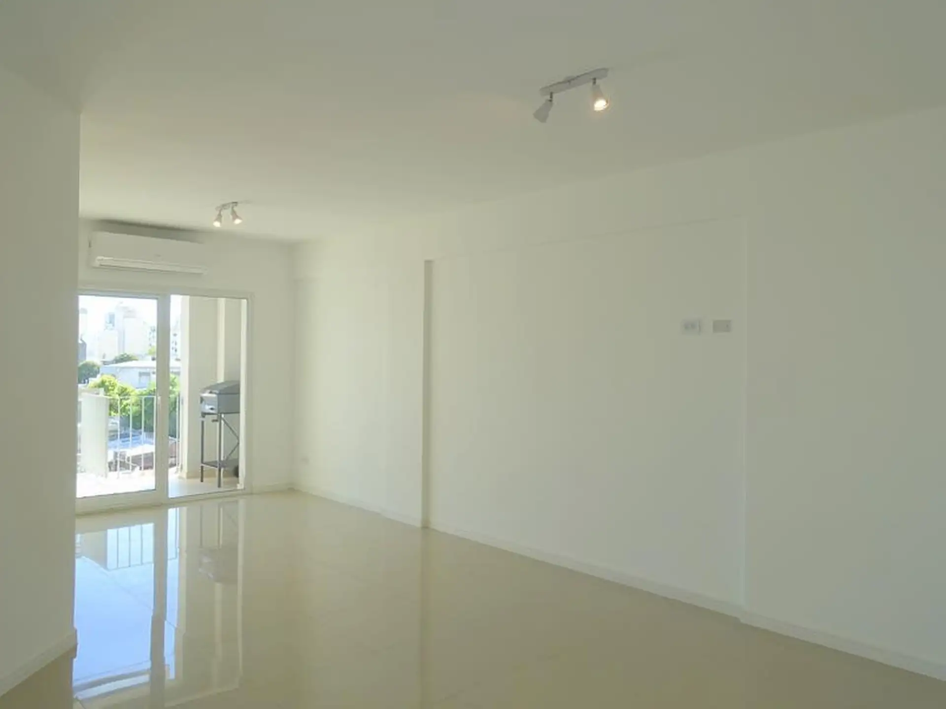 Semipiso en venta de 3 ambientes con cochera