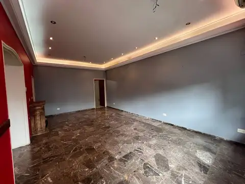 Casa 6 ambientes con 2 baños