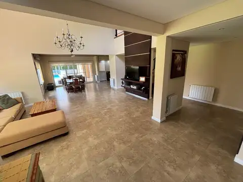 VENTA CASA  CLUB DE CAMPO "LA MARTONA". DOS LOTES 