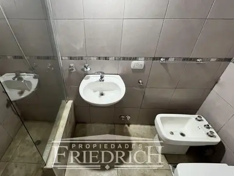 Casa en Alquiler con 1 cochera