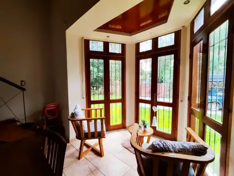 Casa 6 ambientes con 2 baños