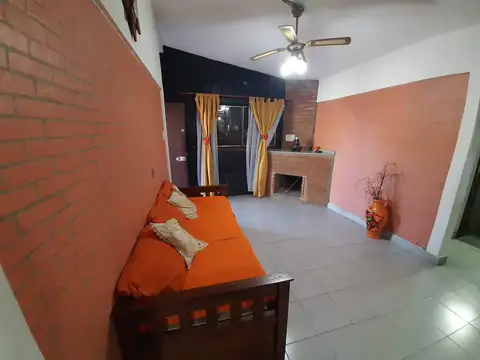Casa 6 ambientes con 2 baños