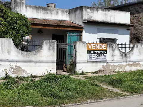 Casa en VENTA de 3 ambientes a refaccionar sobre lote propio en Máximo Paz - OPORTUNIDAD!