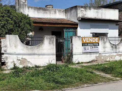 Casa en VENTA de 3 ambientes a refaccionar sobre lote propio en Máximo Paz - OPORTUNIDAD!