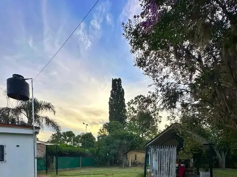 Casa con pileta en venta Funes