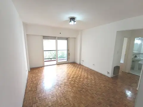 Departamento en Alquiler en Parque Centenario, $ 650.000