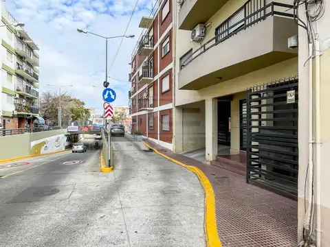 Ayacucho Cochera   al 1500 entre Garcia  Mansilla y Belgrano