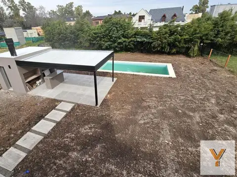 Casa en Venta con 2 cocheras