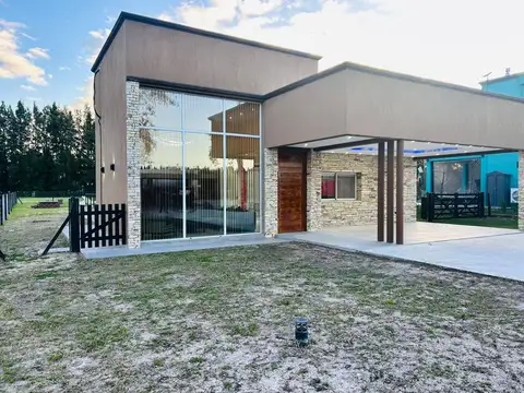 Casa 4 ambientes con 3 baños