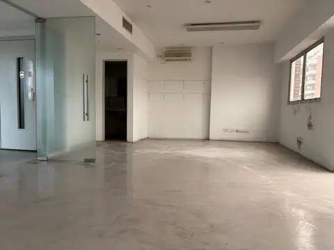 Oficina 6 ambientes con 2 baños